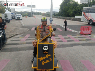 Di Antara Deru Kapal dan Antrean Kendaraan, Polisi Hadirkan Kehangatan Lewat Kopi Gratis di Pelabuhan