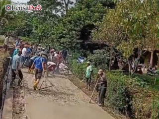 Jalan Tak Kunjung Diperbaiki, Warga Triharjo Desa Kebagusan Pesawaran Lakukan Perbaikan Secara Swadaya