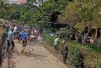 Jalan Tak Kunjung Diperbaiki, Warga Triharjo Desa Kebagusan Pesawaran Lakukan Perbaikan Secara Swadaya