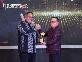 Menteri Agama RI Terima Penghargaan Golden Leader sebagai Penggerak Ekonomi Nasional Berbasis Pesantren