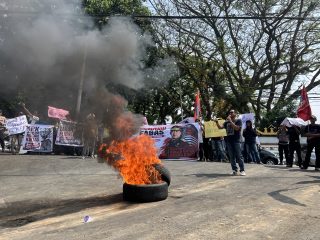 Massa FAGAS Geruduk Kejati Lampung, Desak Febrie Adriansyah Ditangkap Tanpa Perlakuan Istimewa