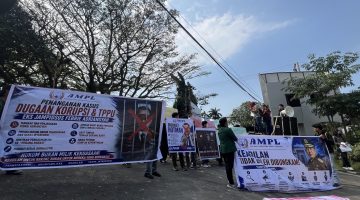 Hotman Paris Hina Wartawan, Bawa Nama Presiden ke Kasus Febrie — Mahasiswa Lampung Meradang