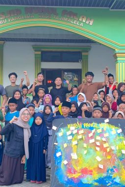 Kolaborasi Kebaikan: Kita Bersuara, Kelas Impian, Fino Badut, dan BEM UIM Hadirkan Keceriaan Lewat Literasi di Desa Tajimalela