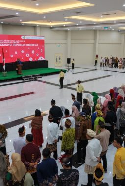 Isi Kemerdekaan dengan Ilmu dan Integritas, Rektor UIN RIL Sampaikan Amanat Menag pada Upacara HUT ke-81 RI